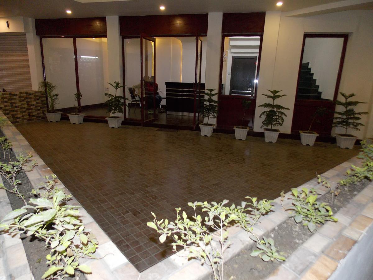 Nutan Hotel Balrāmpur Buitenkant foto